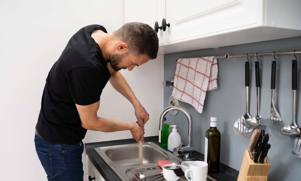 Tips For unclog a double kitchen sink with standing water