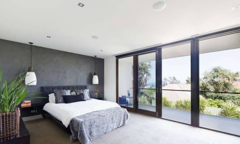 how-to-arrange-a-bedroom-with-sliding-doors