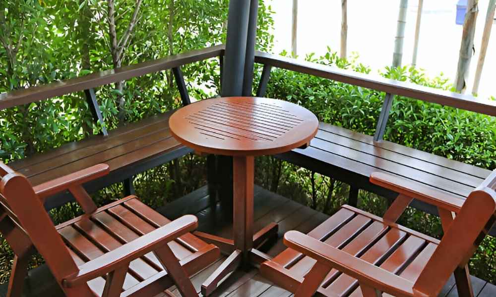 How To Preserve Outdoor Wood Furniture