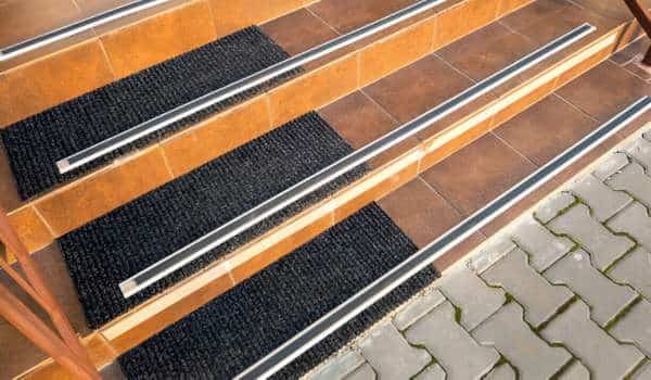 rubber strips on carpet steps​

