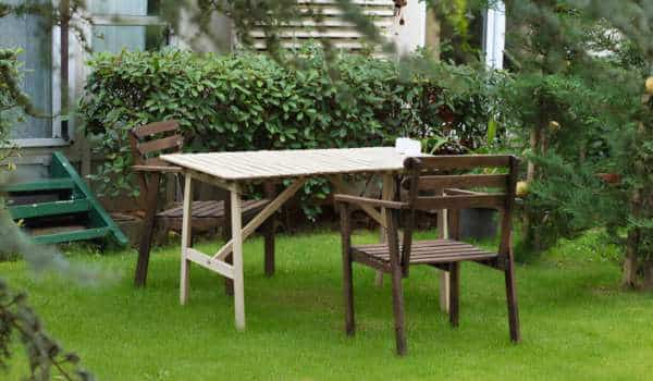 Clean Sap Off Outdoor Wooden  Furniture