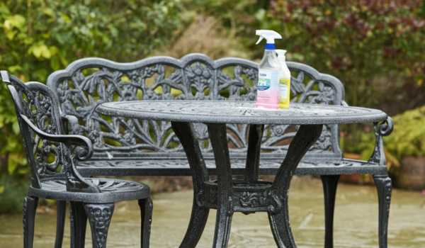 Deep cleaning process of cast aluminum furniture using baking soda and vinegar to remove tough stains.