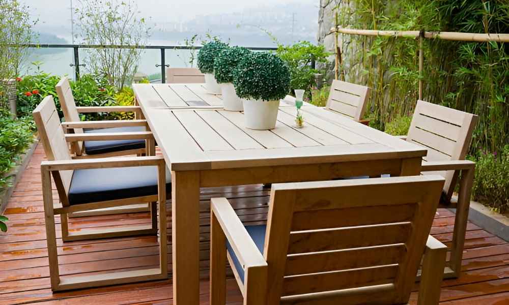 How to Seal Wood Table for Outdoor Use